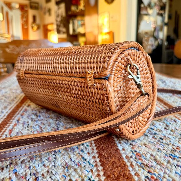 Woven Rattan Wicker Crossbody Bag with Baby Blue Striped Lining - Picture 5 of 8